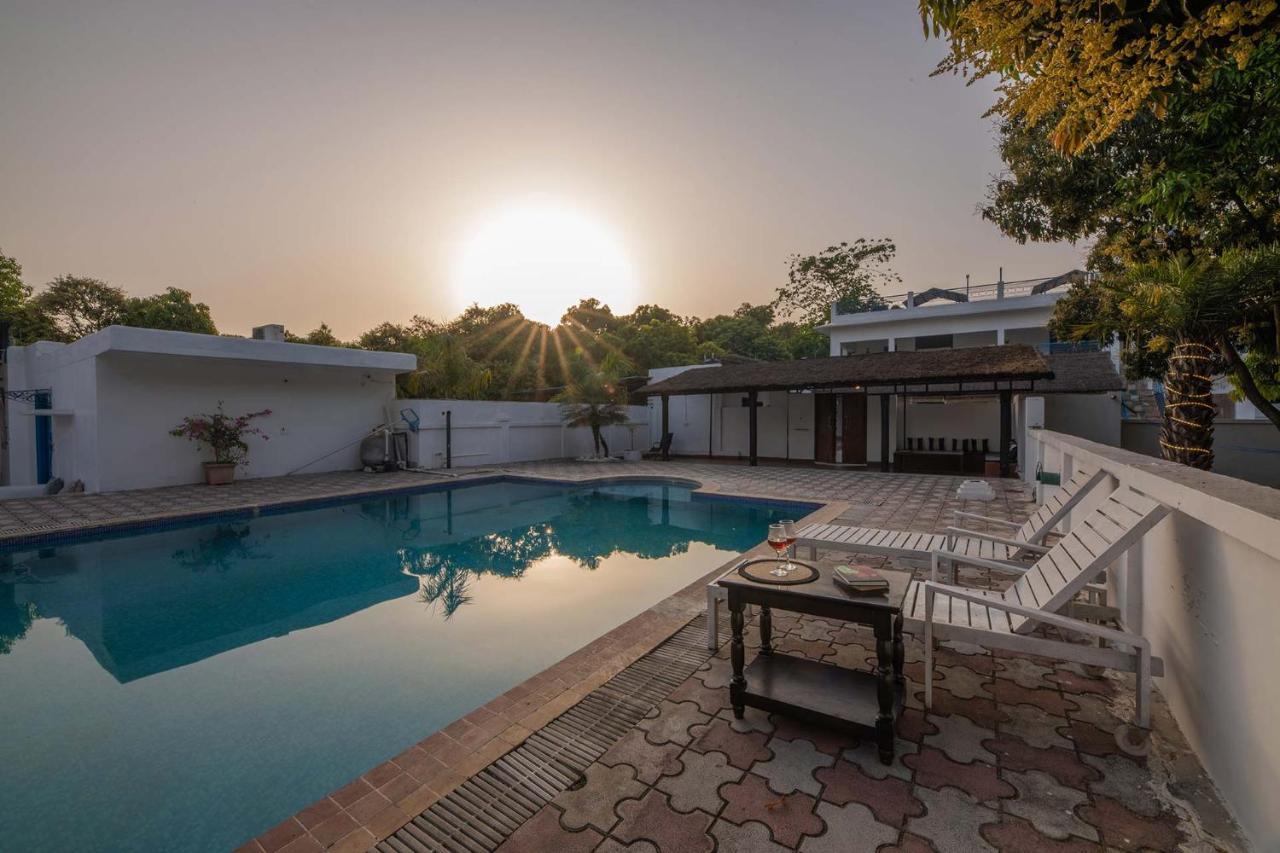 Stayvista At Mango Trails With Swimming Pool Sikroda Экстерьер фото