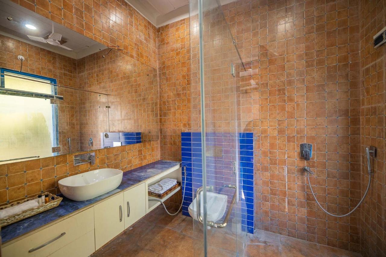 Stayvista At Mango Trails With Swimming Pool Sikroda Экстерьер фото